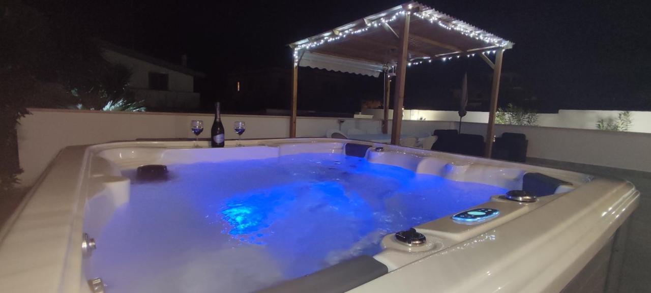 Villa Kinga Anzio Bagian luar foto